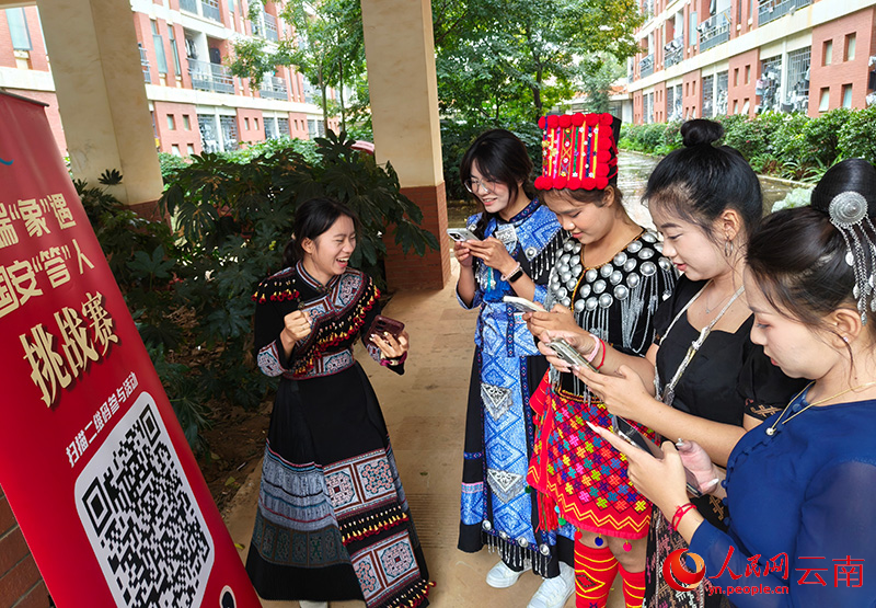 学生现场扫码参赛