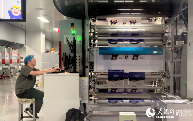 银广新材料的智能化生产车间