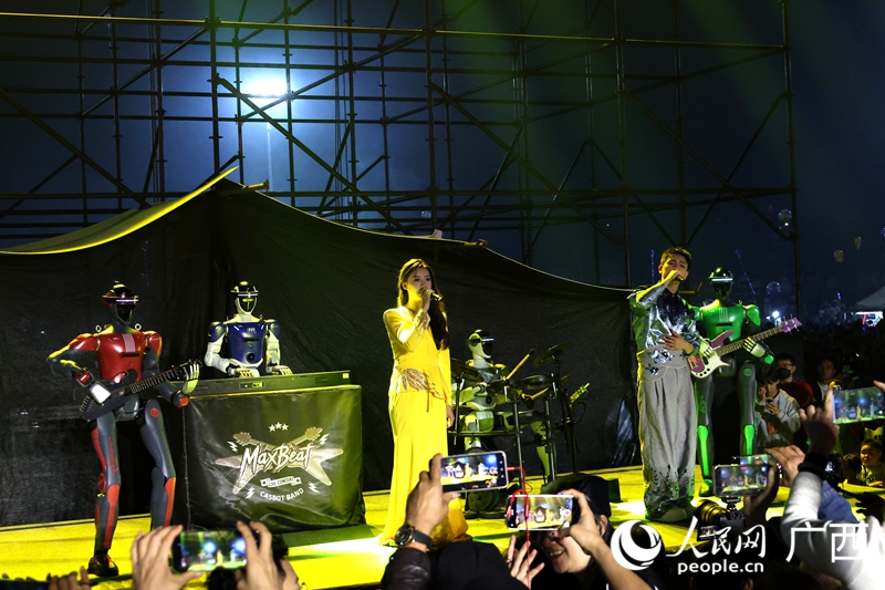 机器人乐队登台伴奏